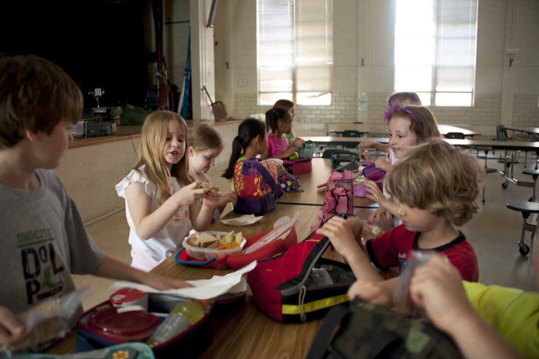 kids eating healthy snacks